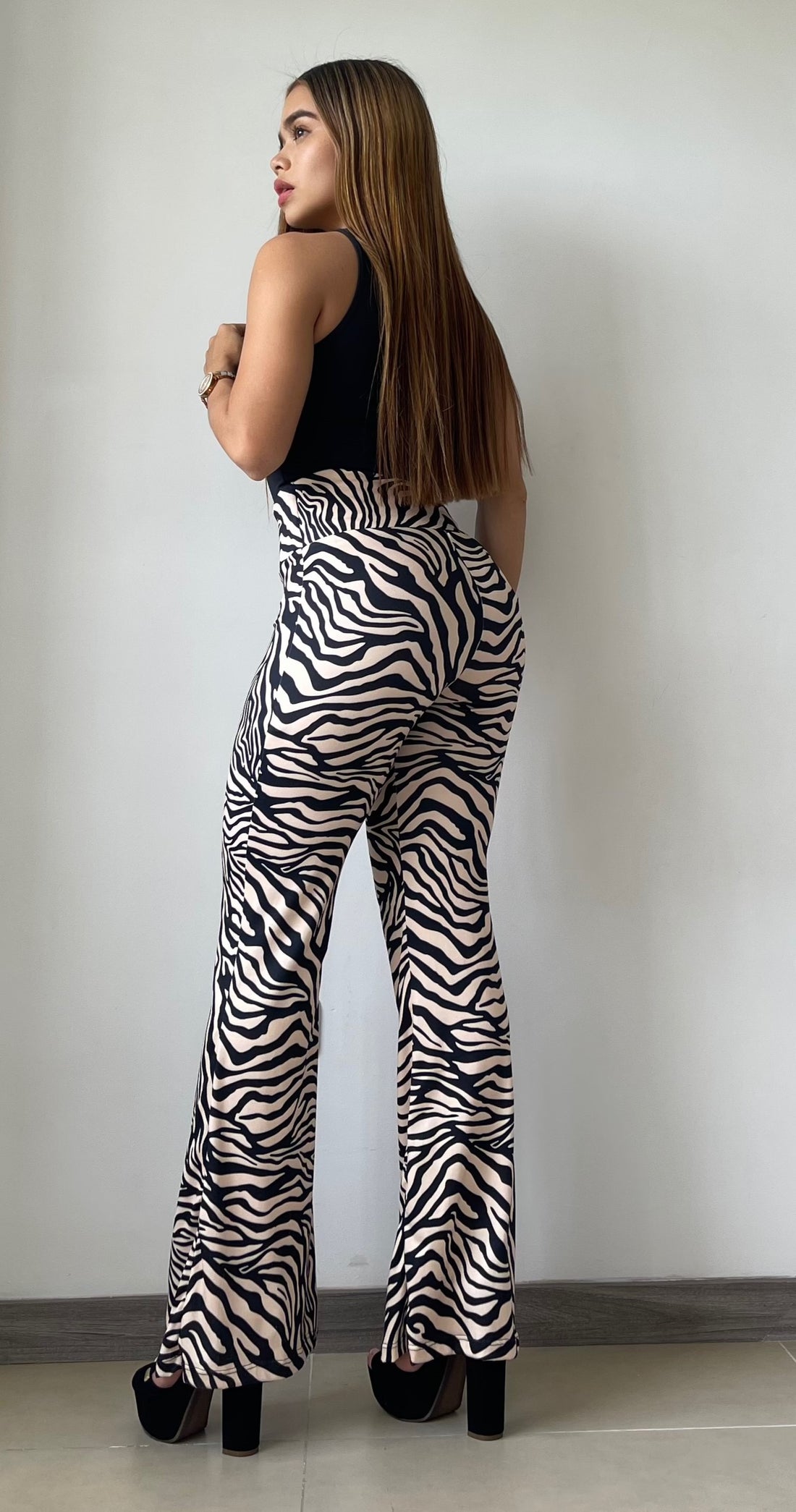 Pantalón bota campana estampado