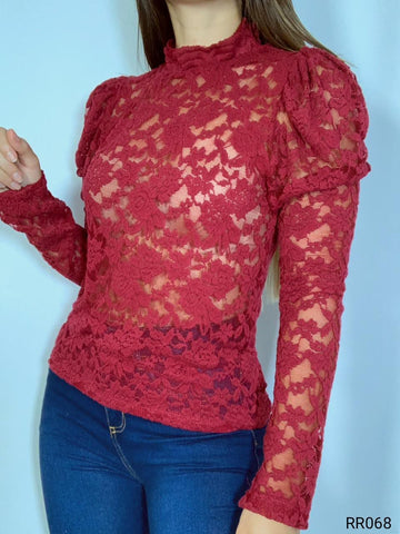 Blusa en blonda manga larga
