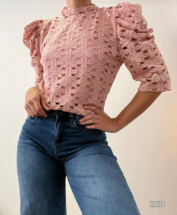 Blusa 3/4 Cuello Redondo Grabado Flor