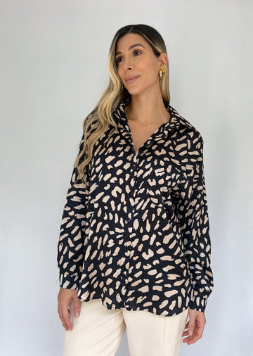 Camisera seda animal print manga larga botones