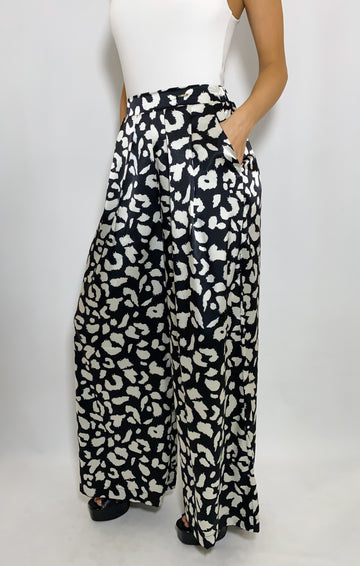 Pantalon Bota Ancha Satin Estampado