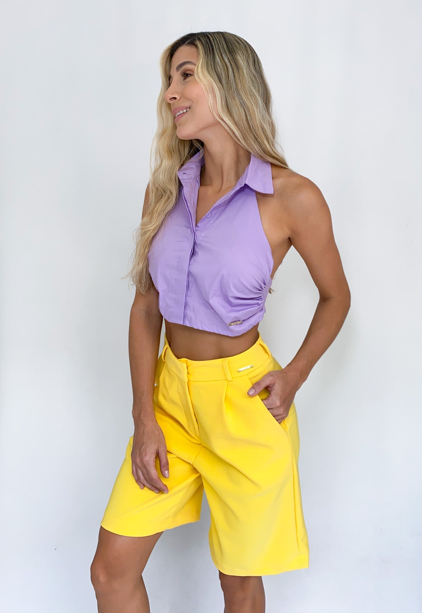 Crop Top Botones Escote Espalda