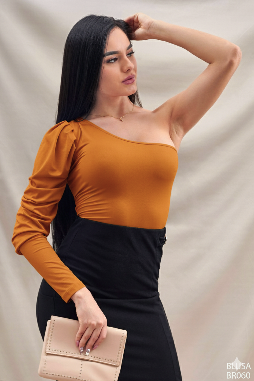 Blusa asimetrica manga larga