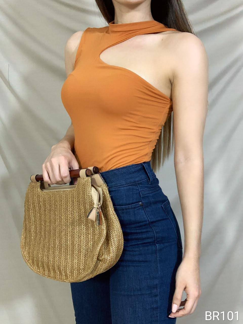 Body manga sisa abertura en el pecho