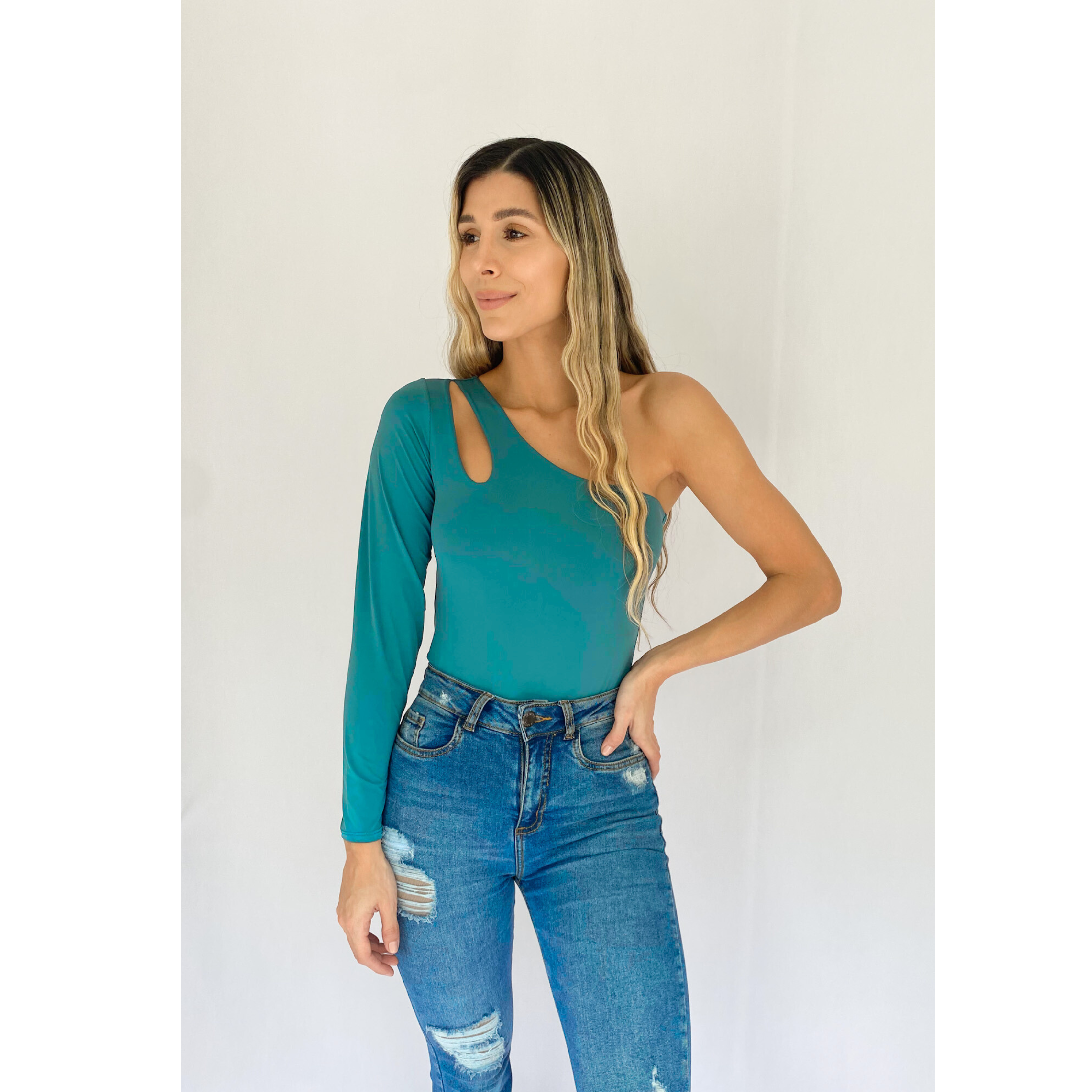 Body Asimetrico Manga Larga Con Abertura