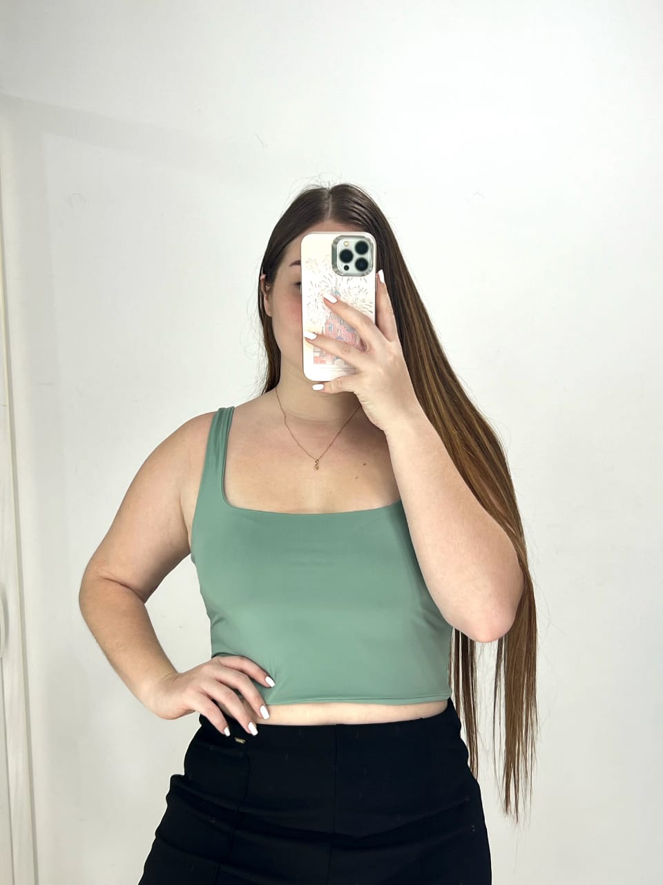 Crop Top Manga Sisa Solo Fondo