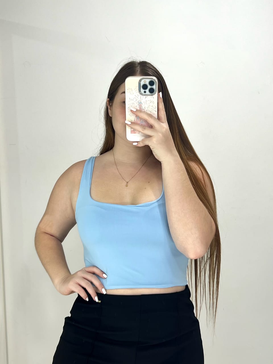 Crop Top Manga Sisa Solo Fondo