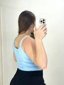 Crop Top Manga Sisa Solo Fondo