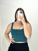 Crop Top Manga Sisa Solo Fondo