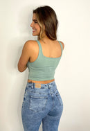 Crop Top Manga Sisa Solo Fondo