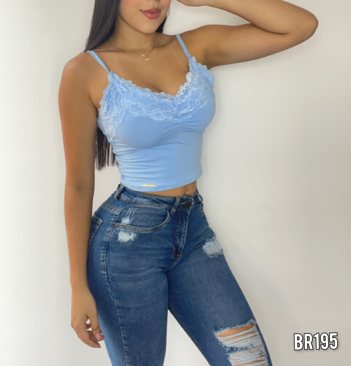 Blusa de tiras con borde en encaje