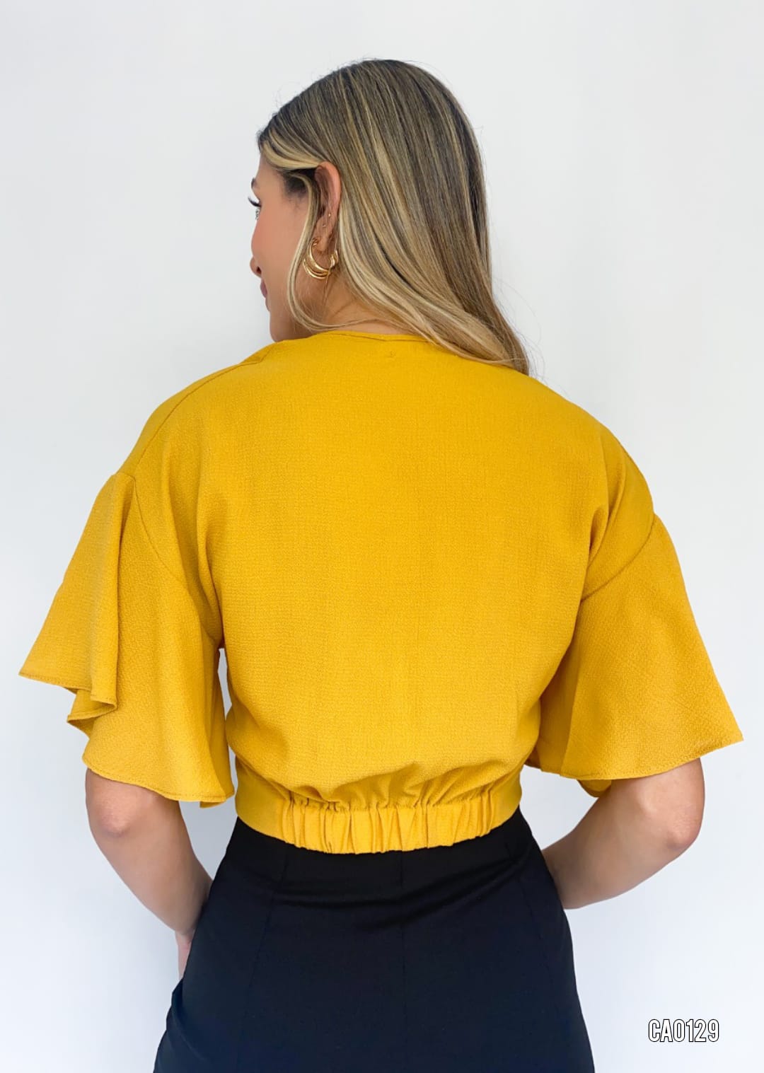 Blusa corta nudo en el centro