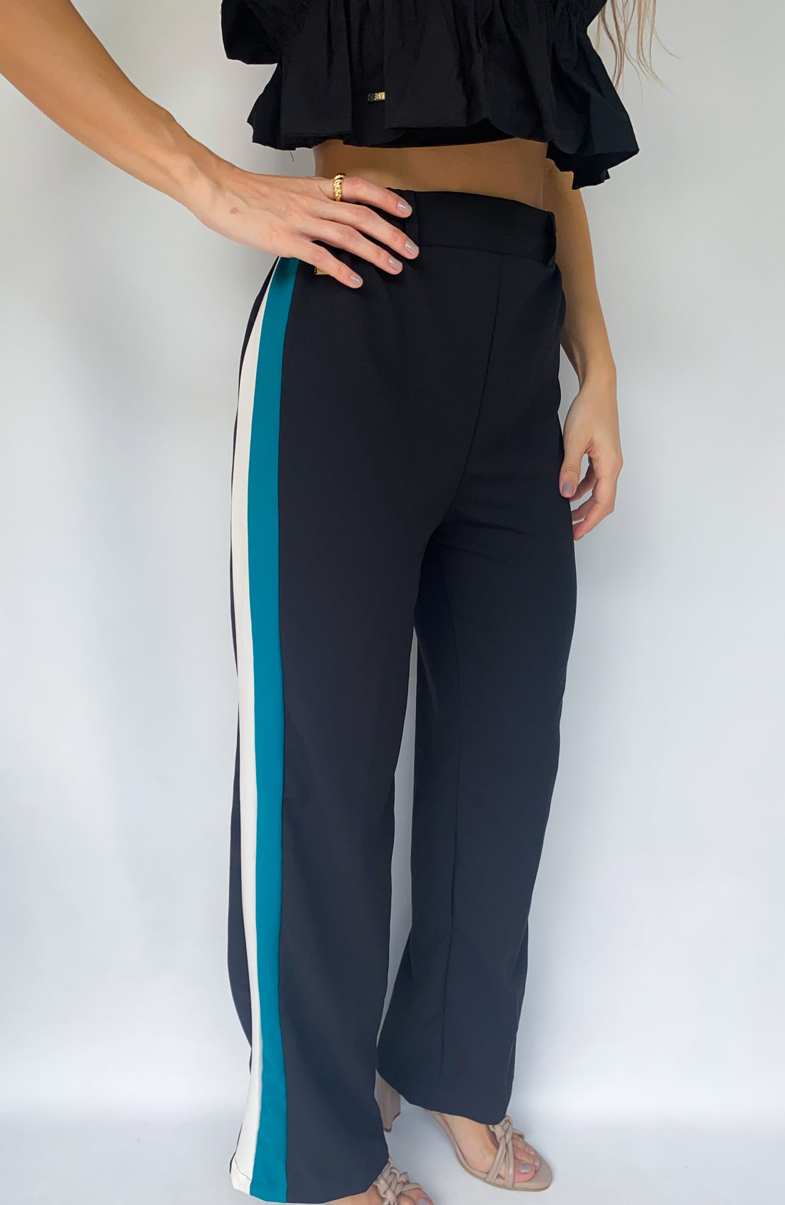 Pantalon Con Franjas A Los Lados