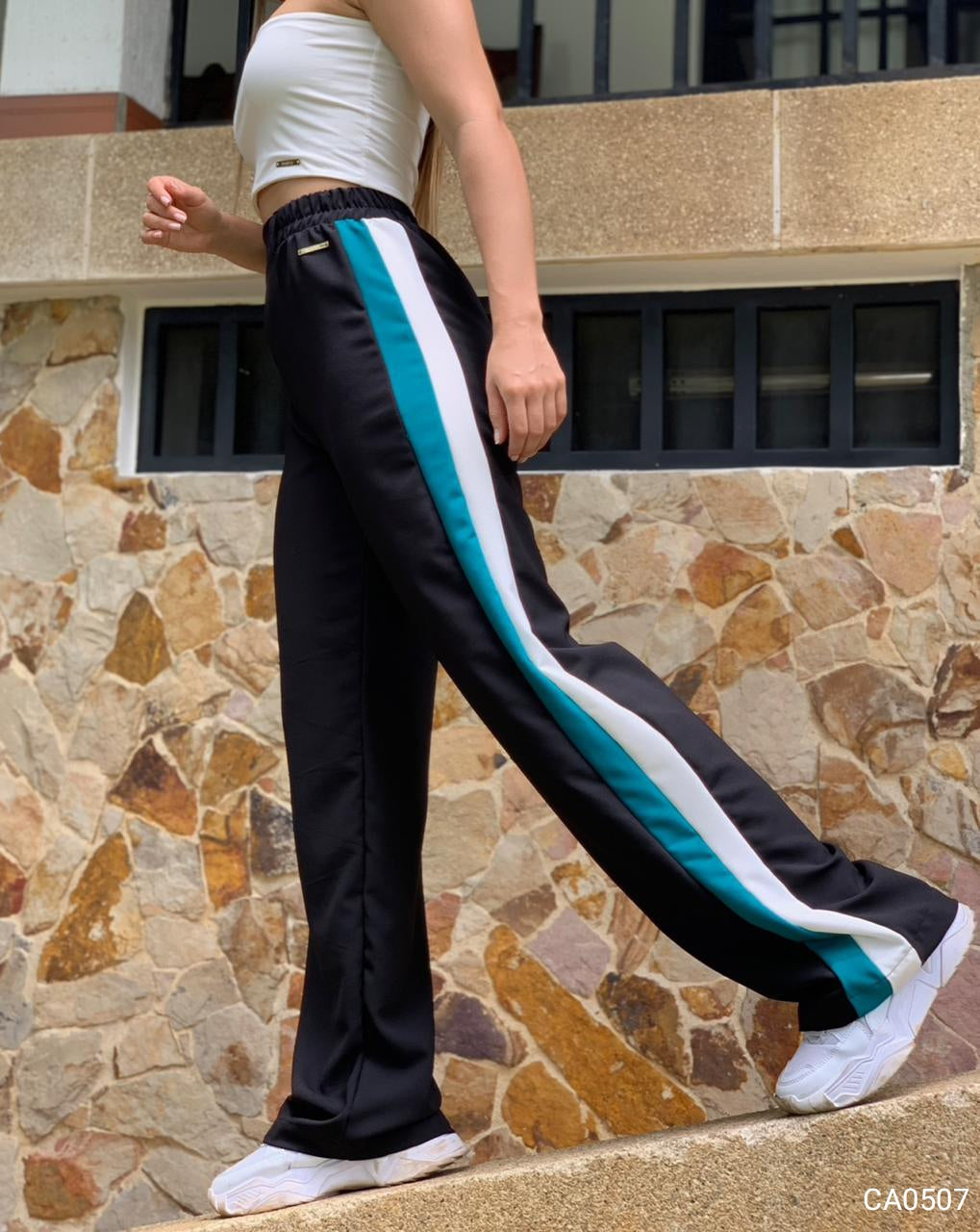 Pantalon Con Franjas A Los Lados