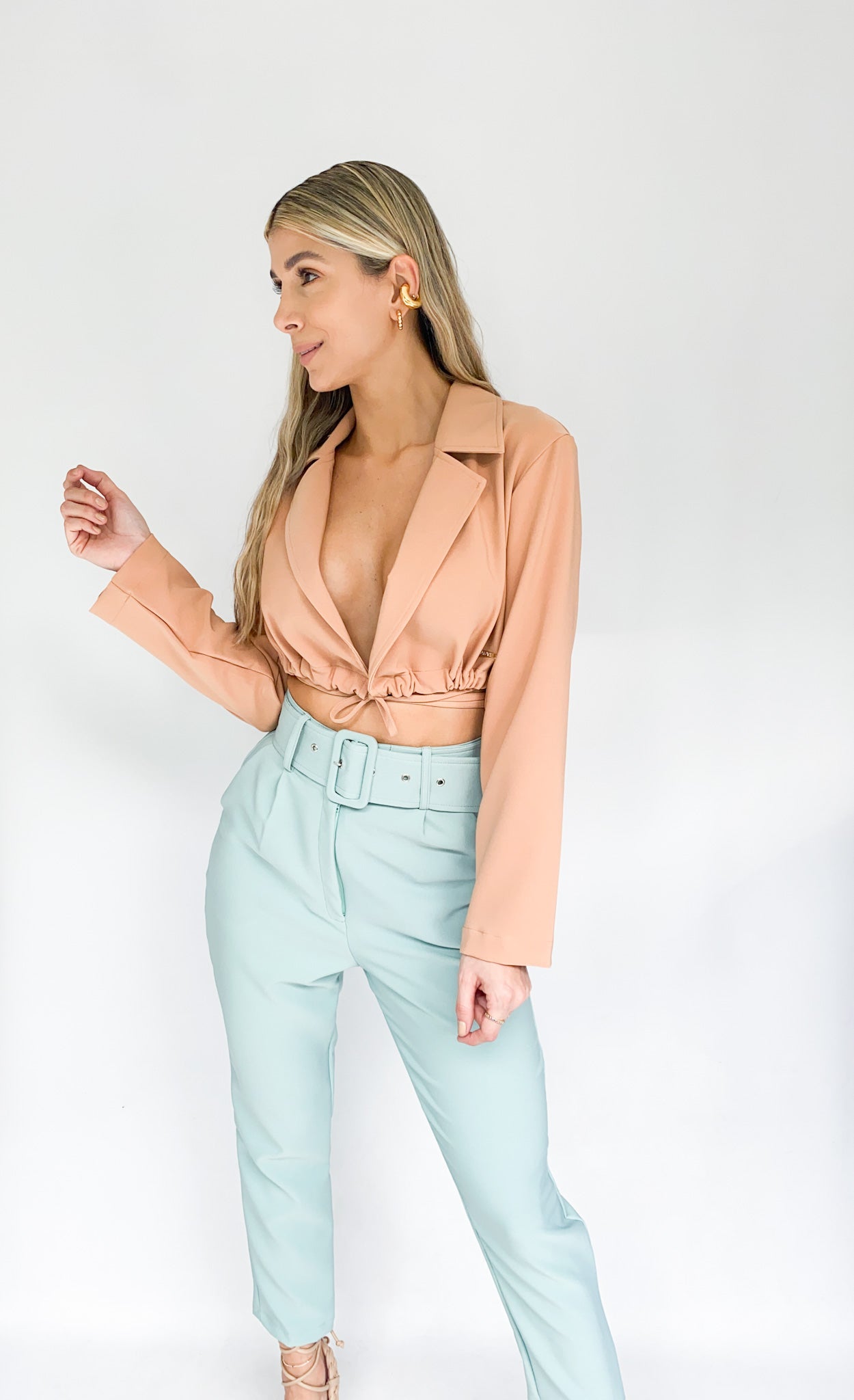 Blazer Corto Cuello Amarrar Cintura