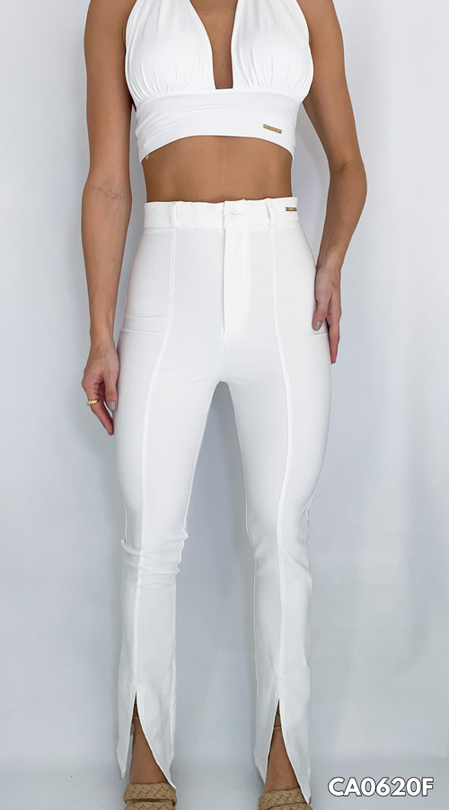 Pantalon Con Abertura Adelante En Bota