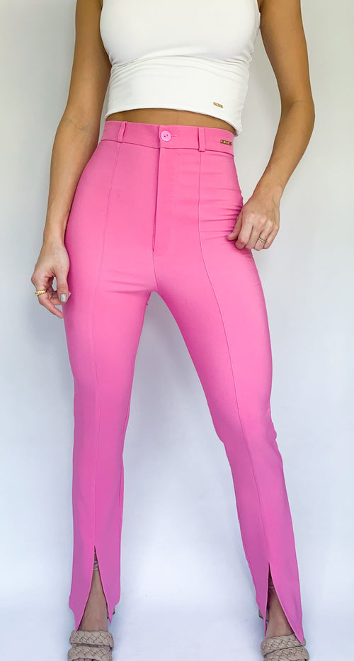 Pantalon Con Abertura Adelante En Bota