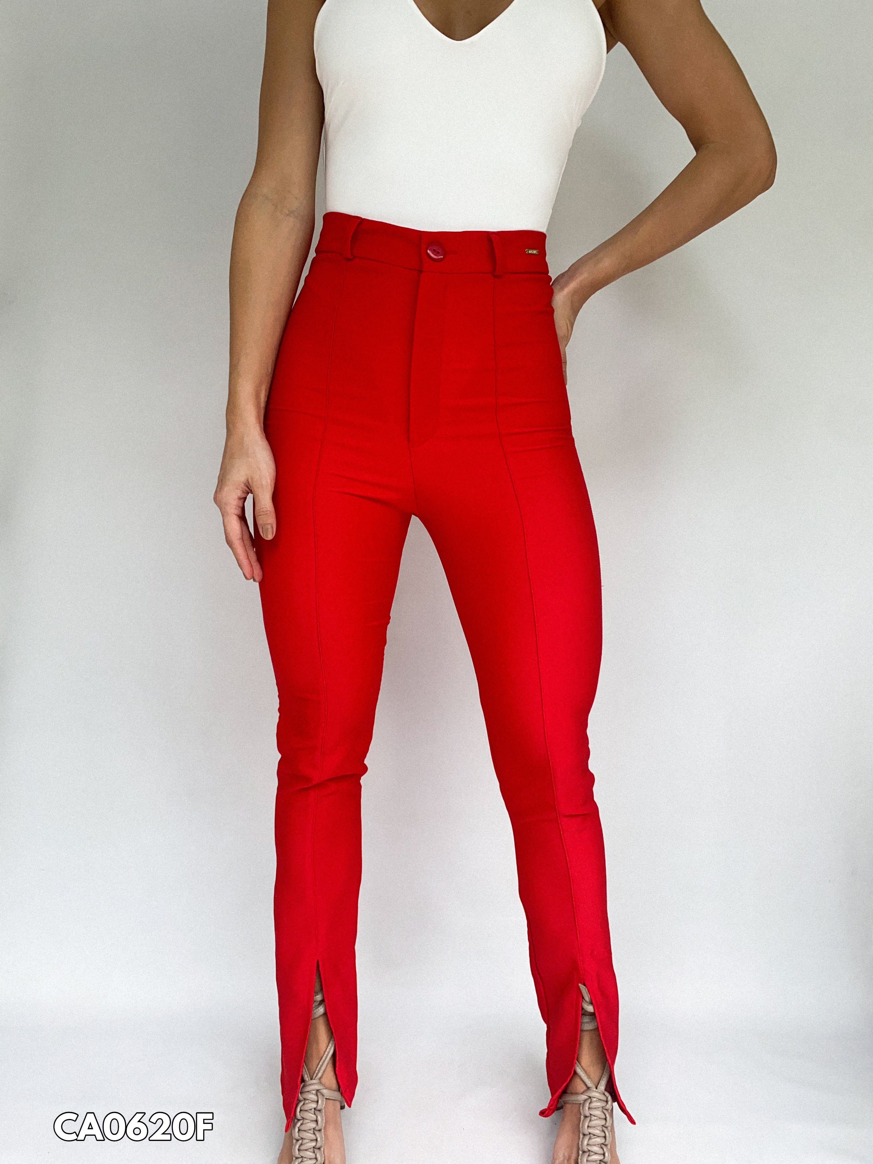 Pantalon Con Abertura Adelante En Bota