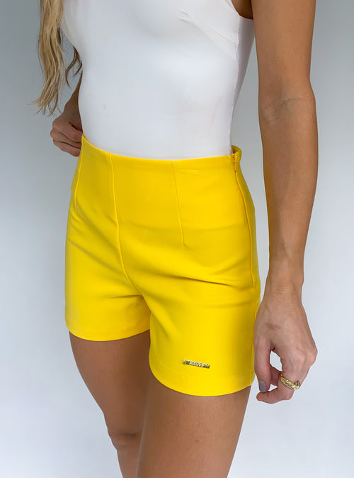 Short Corto Unicolor Cierre Al Lado