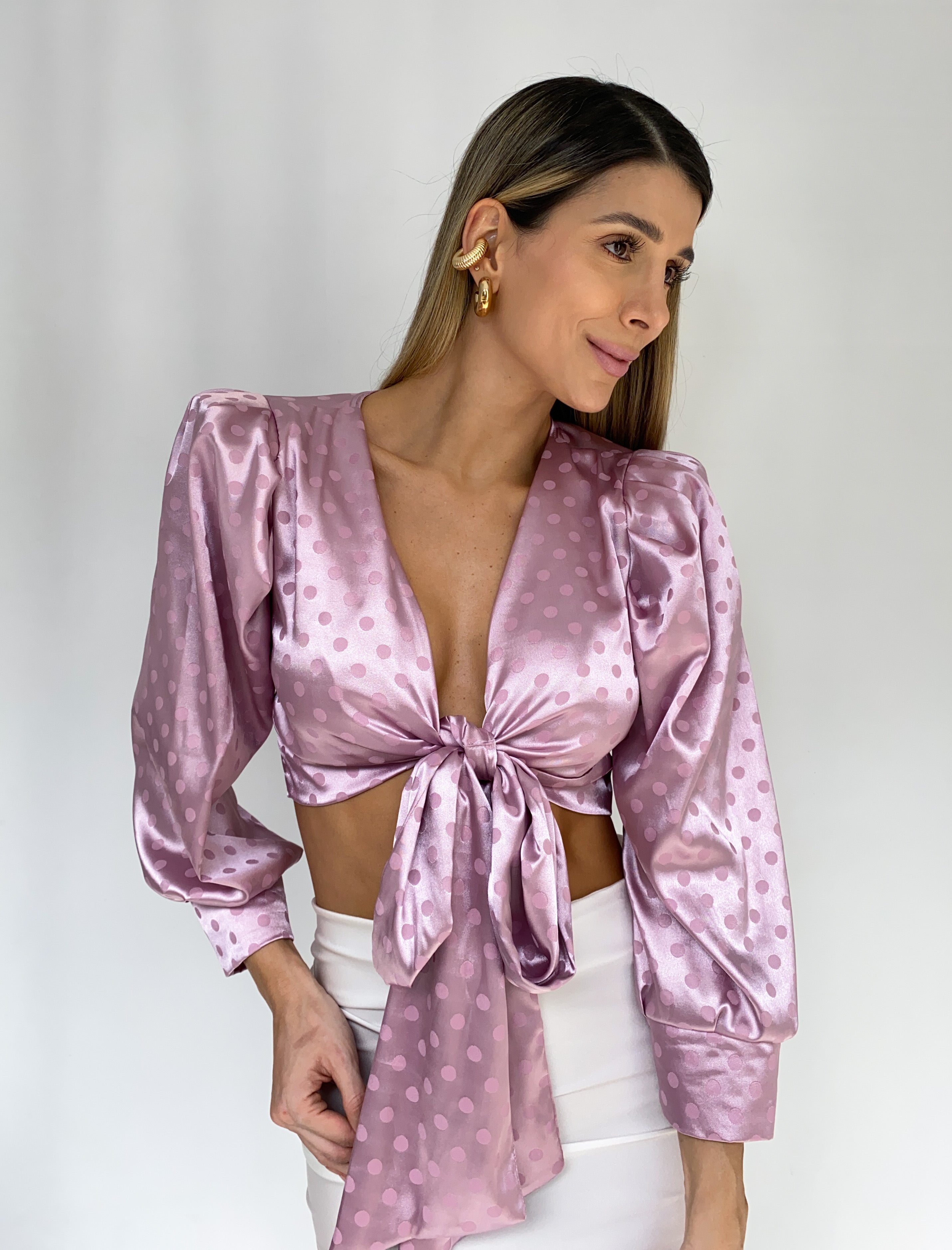 Blusa Satin Manga Larga Amarrar Adelante