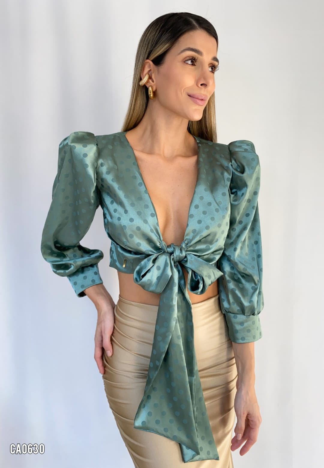 Blusa Satin Manga Larga Amarrar Adelante