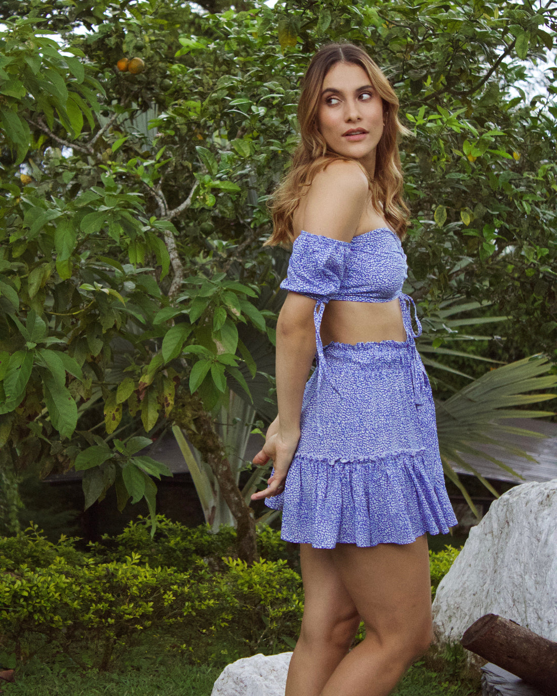 Conjunto Falda Corta Blusa Manga Hombros