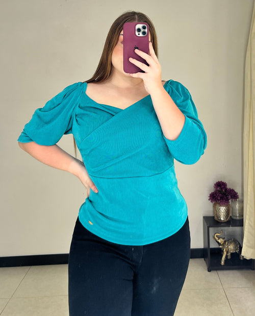 Blusa Manga Larga Cruzada Solo Fondo