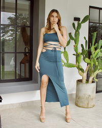 Conjunto Falda Con Abertura Y Crop Top