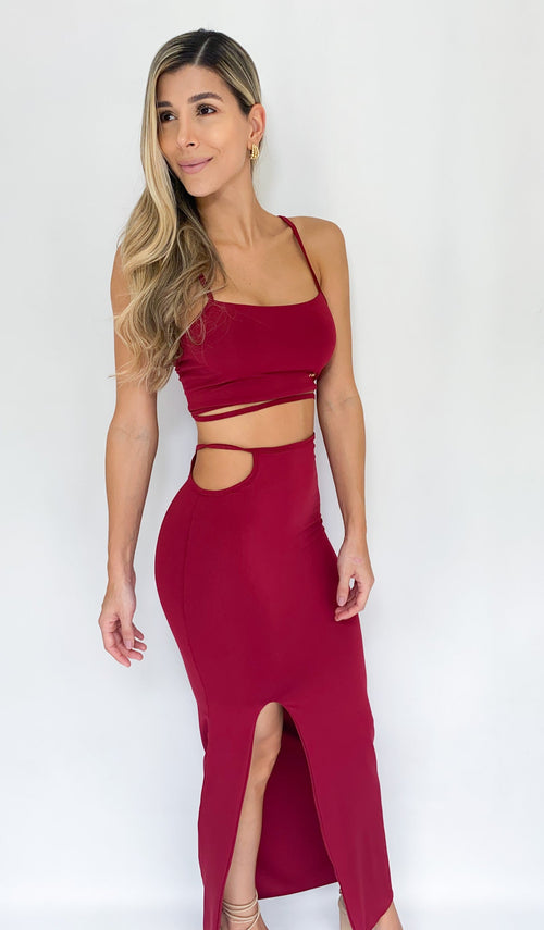 Conjunto Falda Con Abertura Y Crop Top