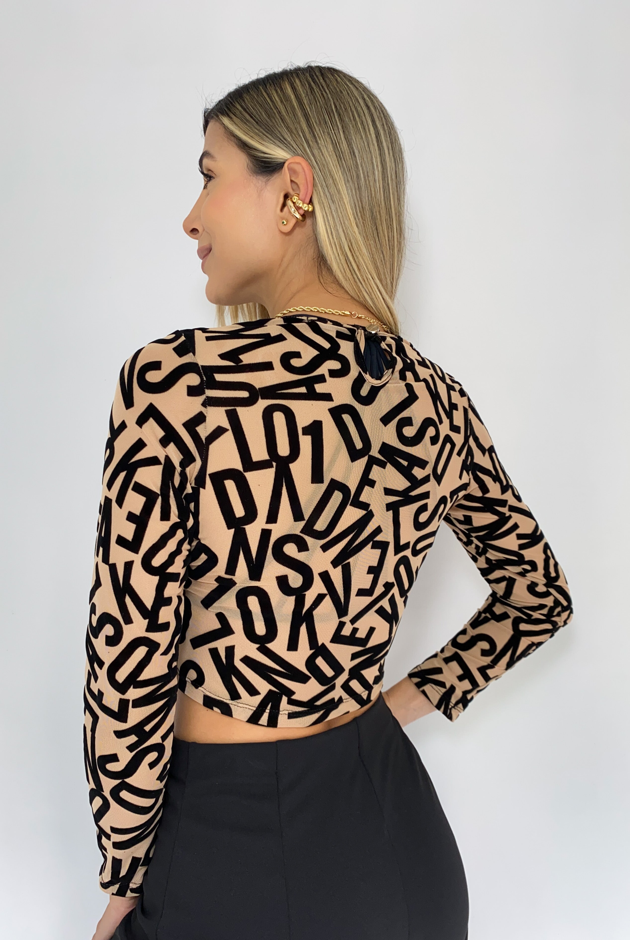 Blusa Corta Mayatex Grabado Manga Larga