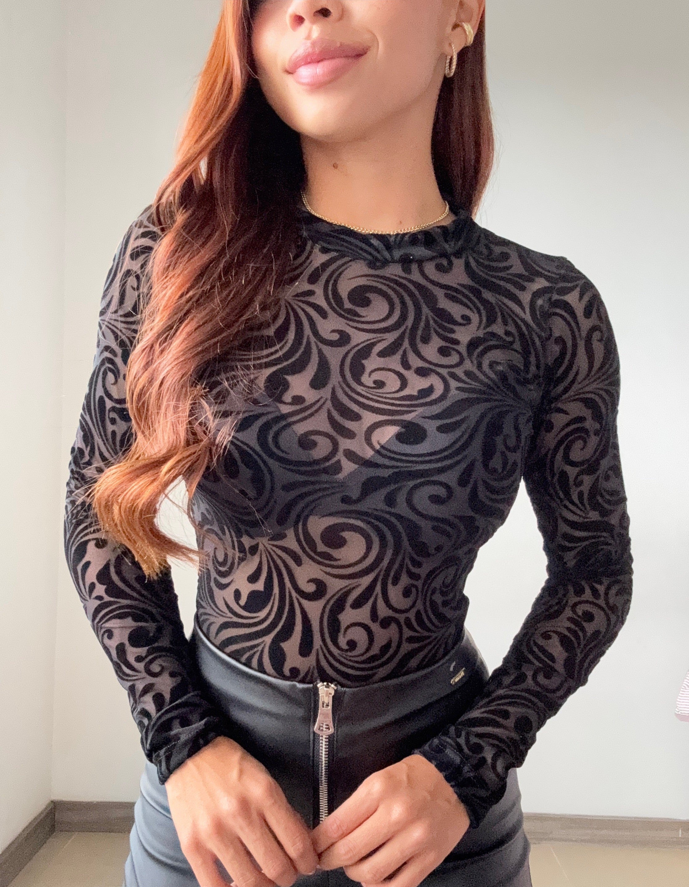 Body Manga Larga Cuello Alto Grabado