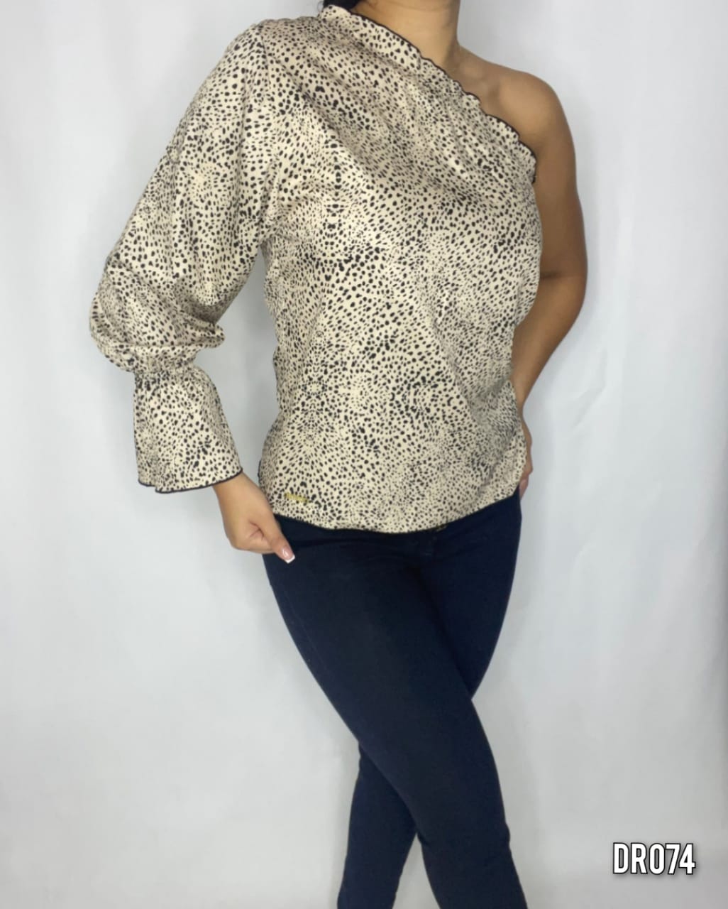 Blusa asimétrica resorte puño