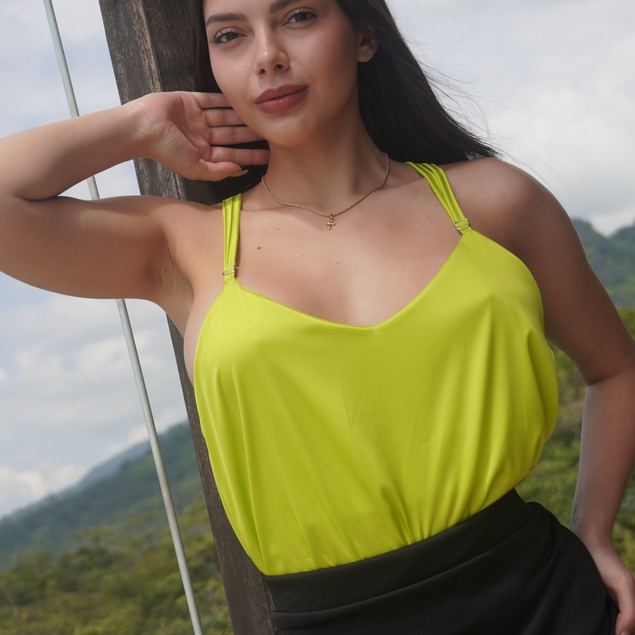 Blusa Tiras Cuello V
