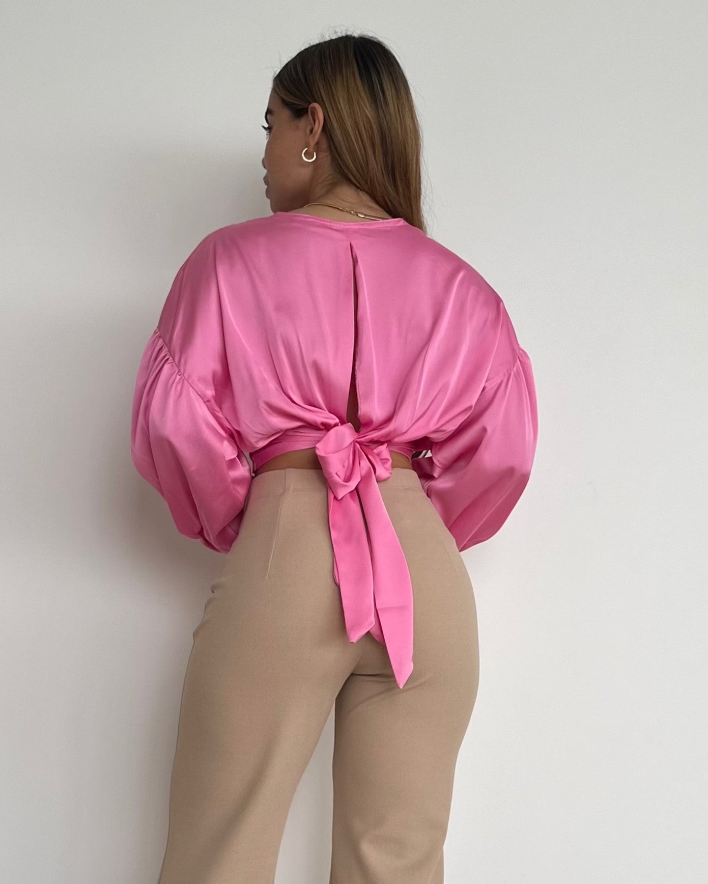 Blusa Cuello V Manga Larga Amarrar Atras