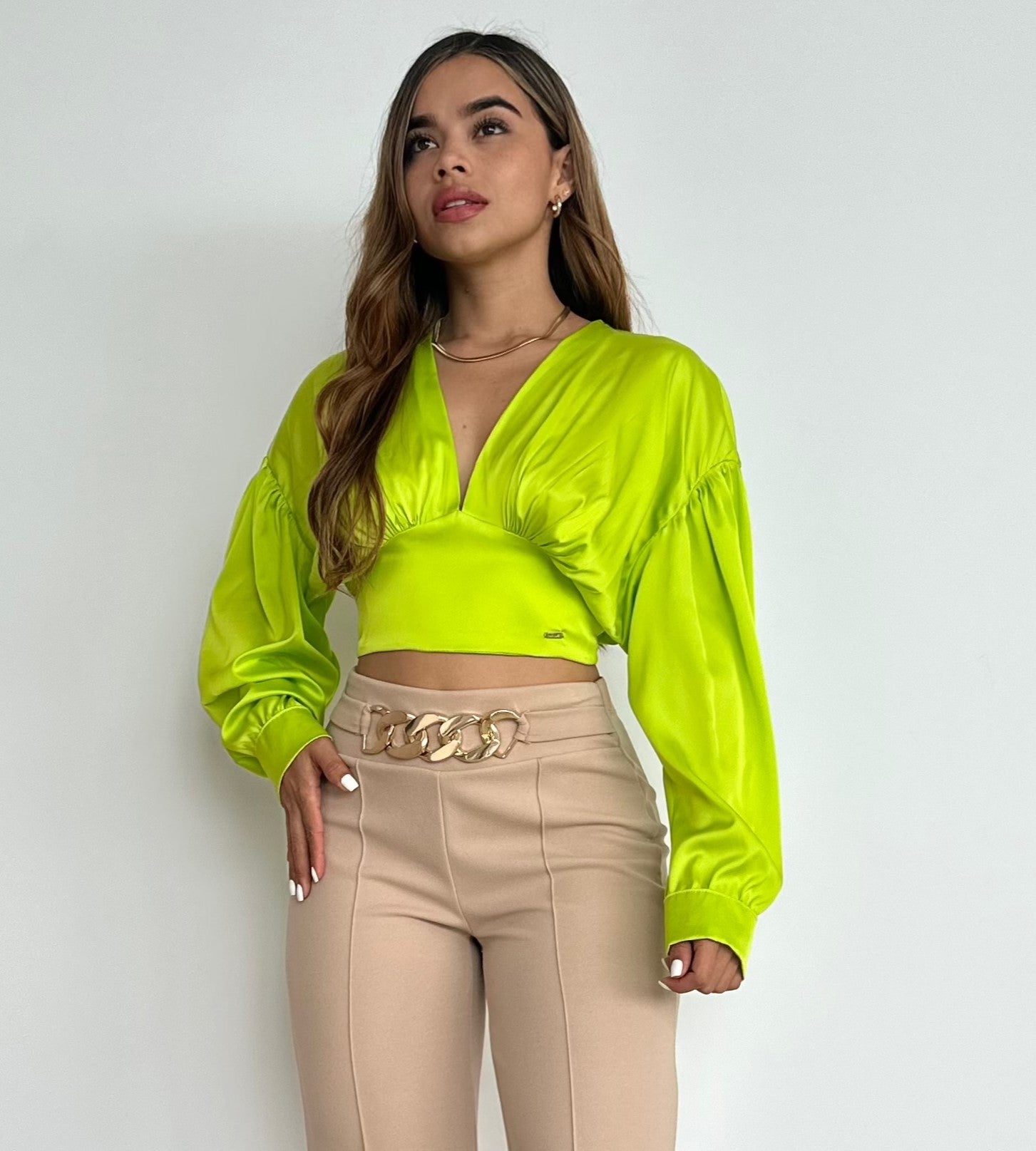 Blusa Cuello V Manga Larga Amarrar Atras