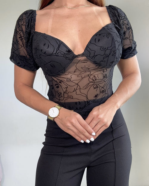 Blusa Corta Escote Corazon Manga Corta