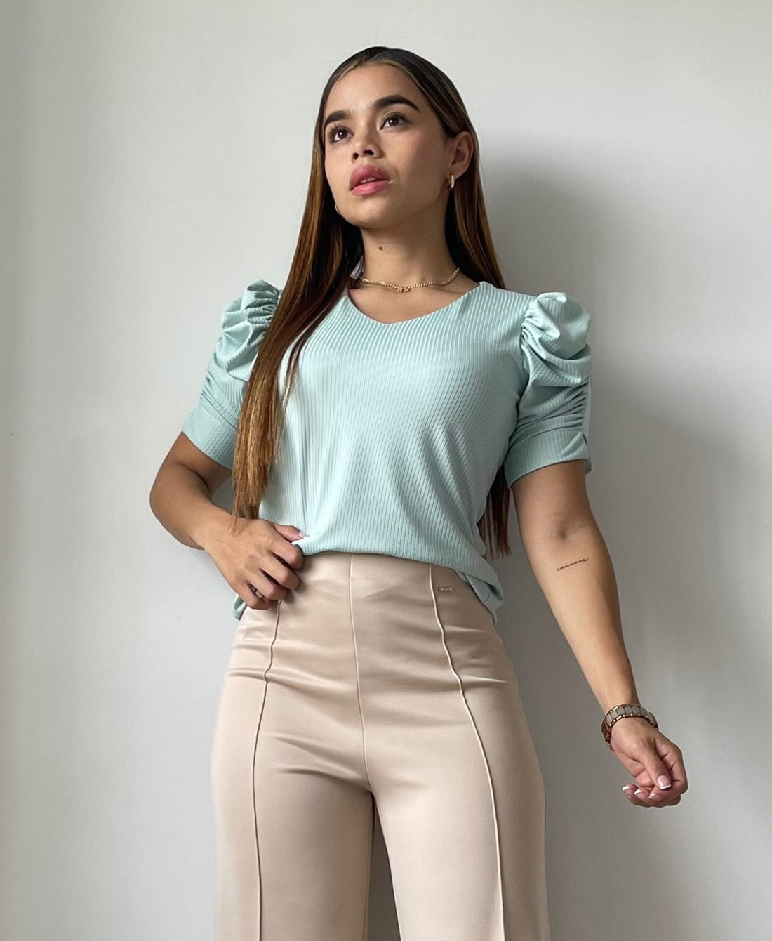 Blusa Cuello V Manga Corta Zurcida