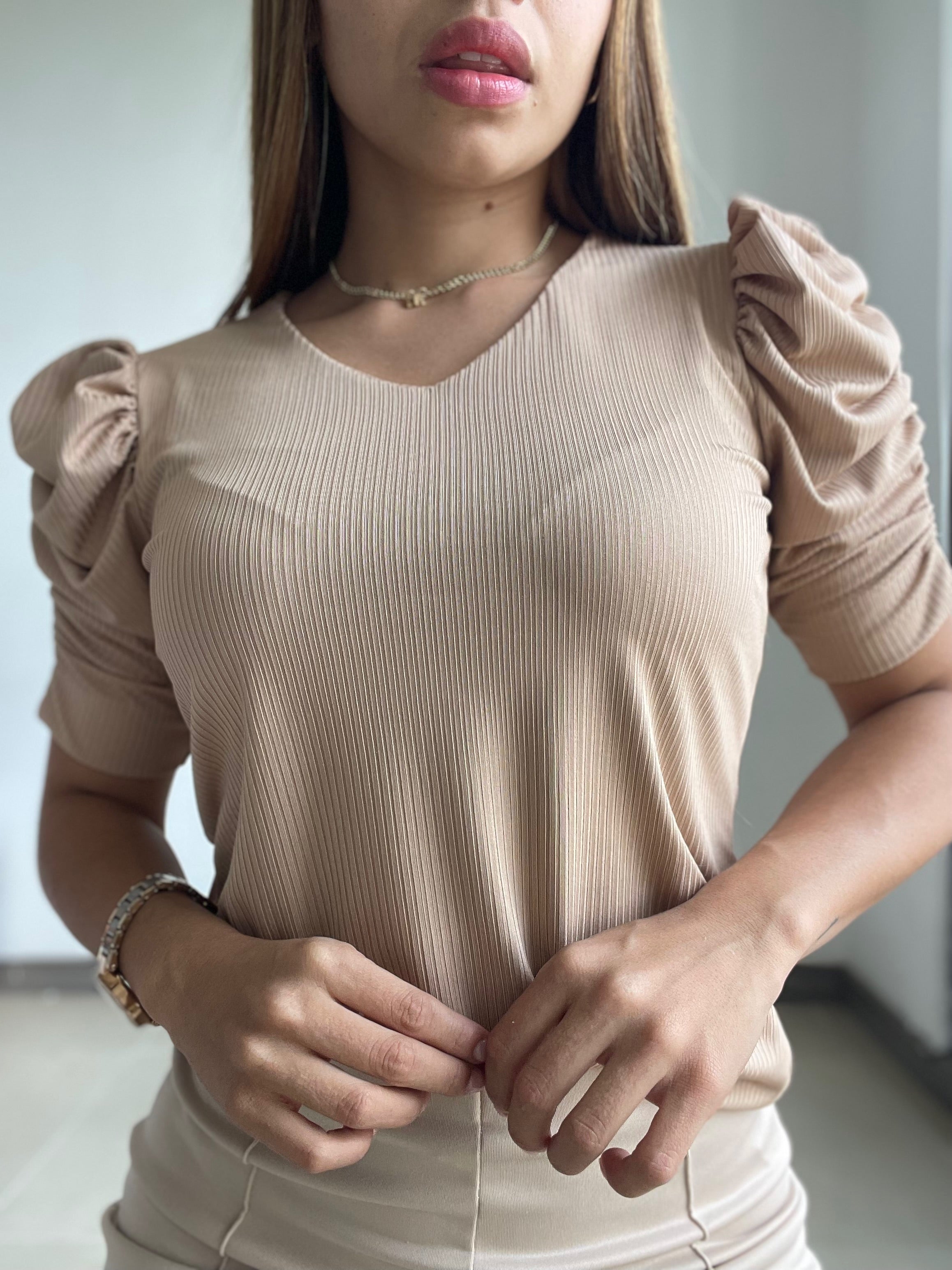 Blusa Cuello V Manga Corta Zurcida