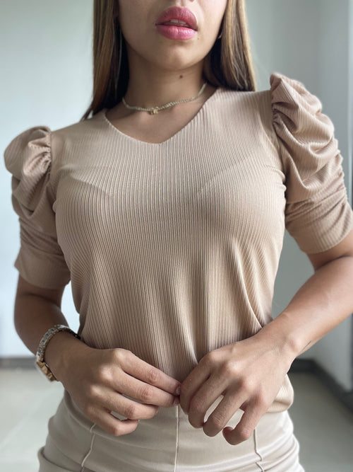 Blusa Cuello V Manga Corta Zurcida