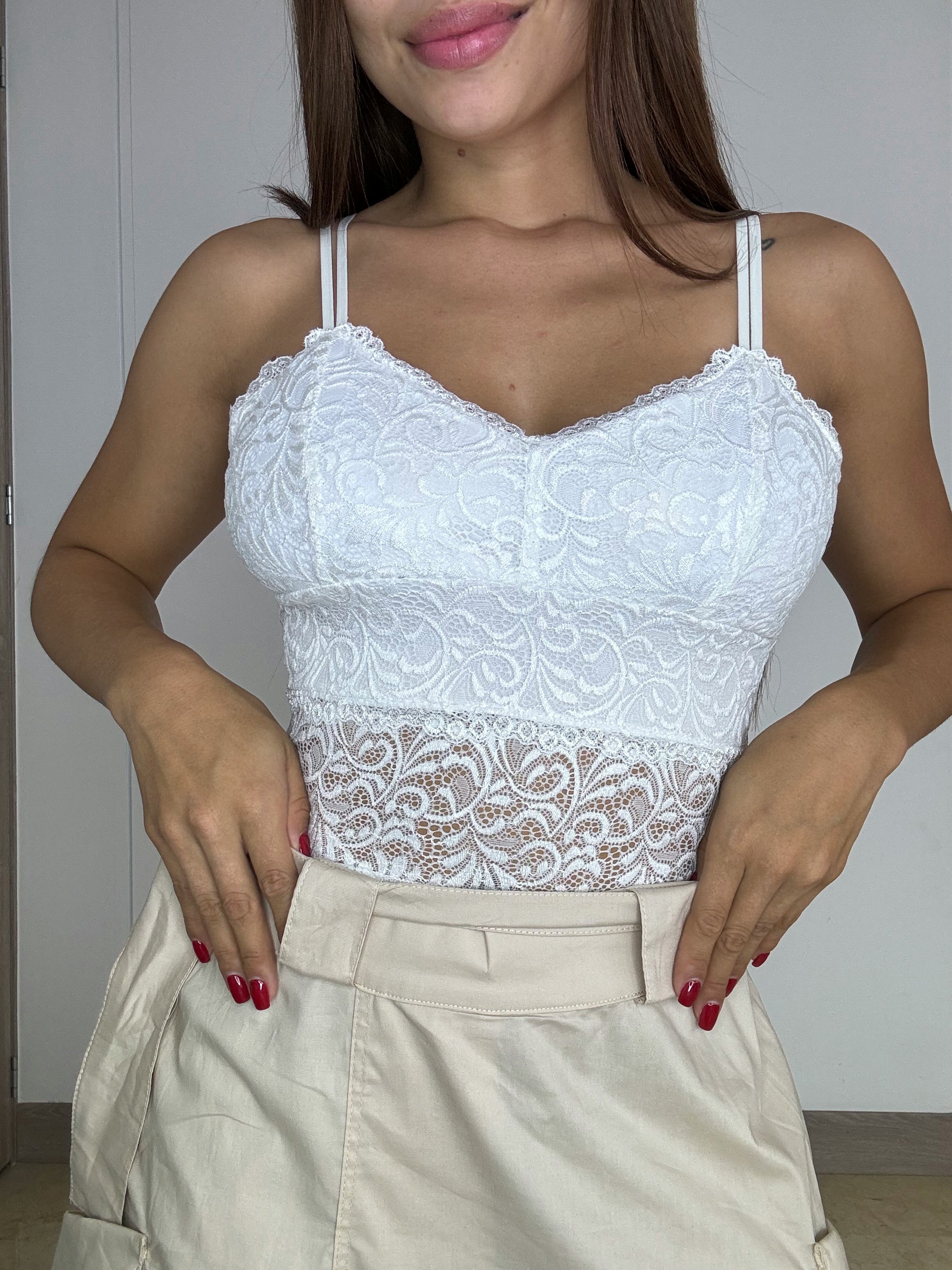 Crop Top Tiras Encaje Copas