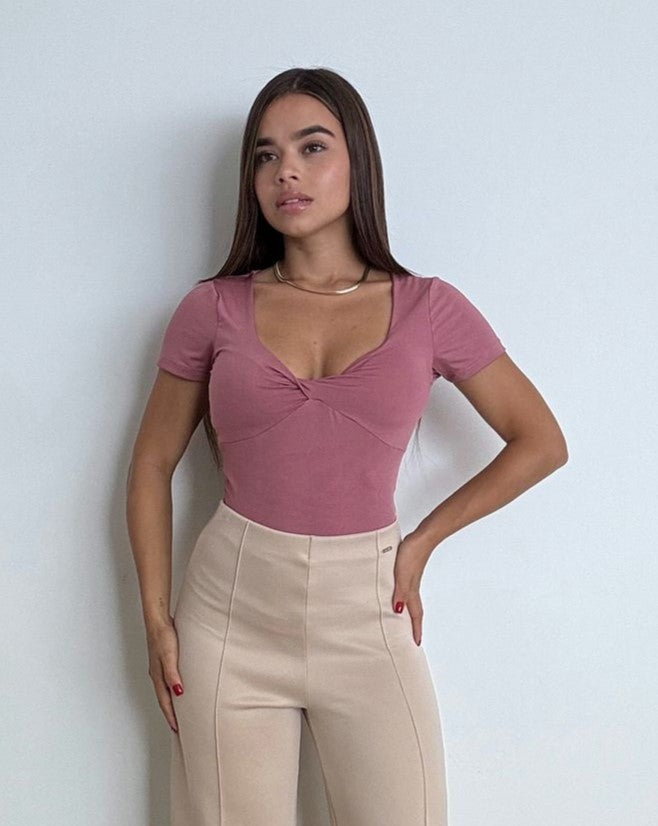 Blusa Cuello V Arqueado Manga Corta