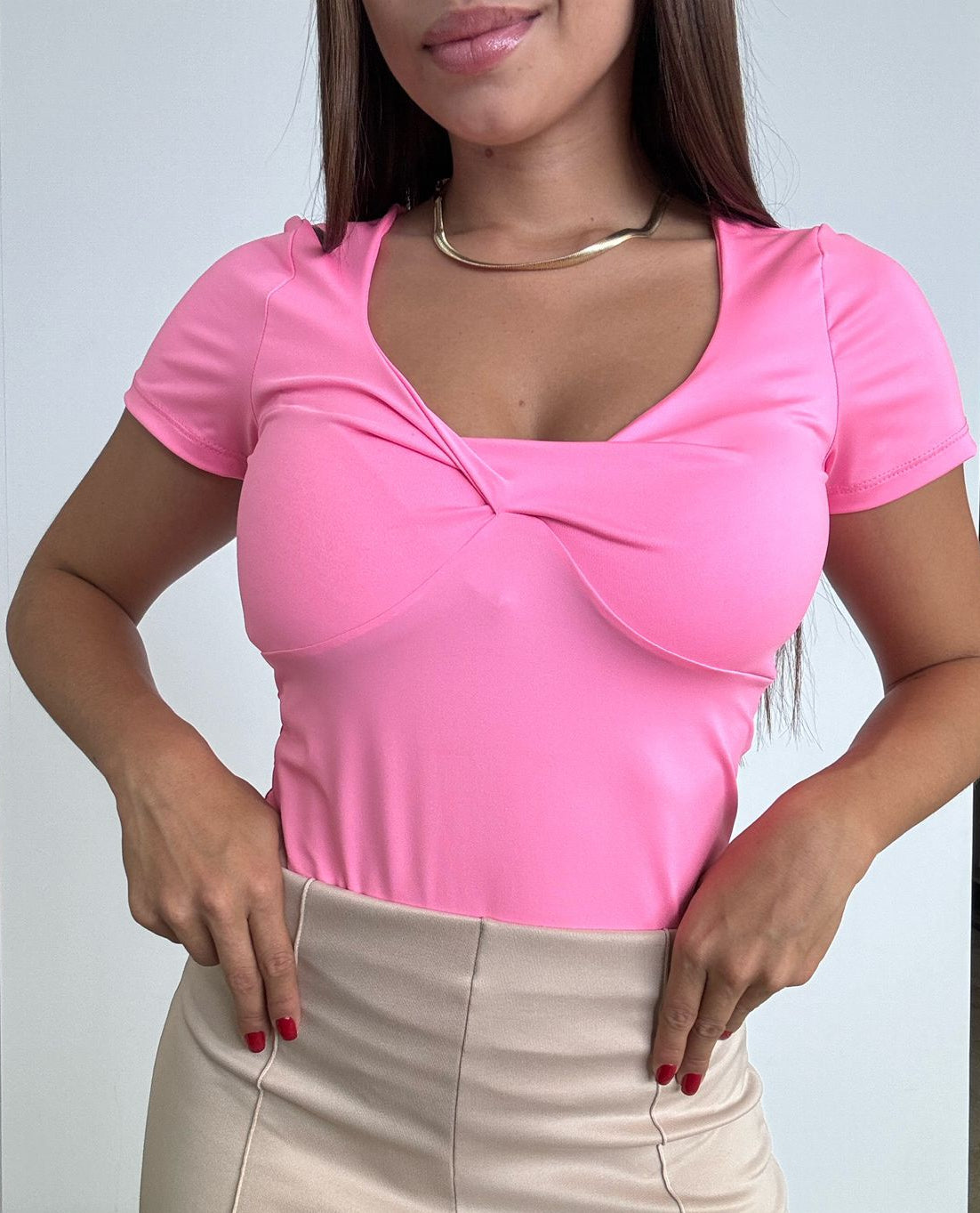Blusa Cuello V Arqueado Manga Corta