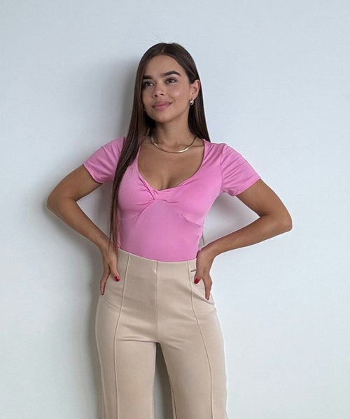 Blusa Cuello V Arqueado Manga Corta