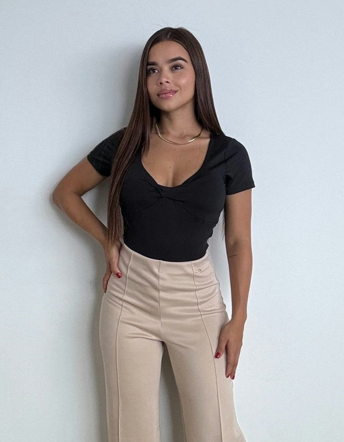 Blusa Cuello V Arqueado Manga Corta