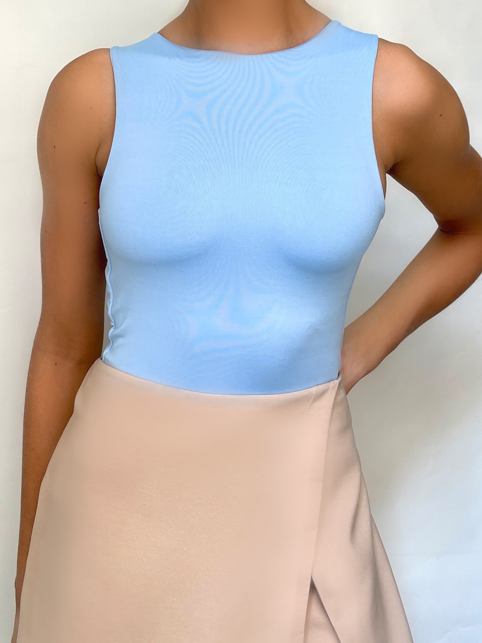 Body Manga Corta Abertura Espalda Redond