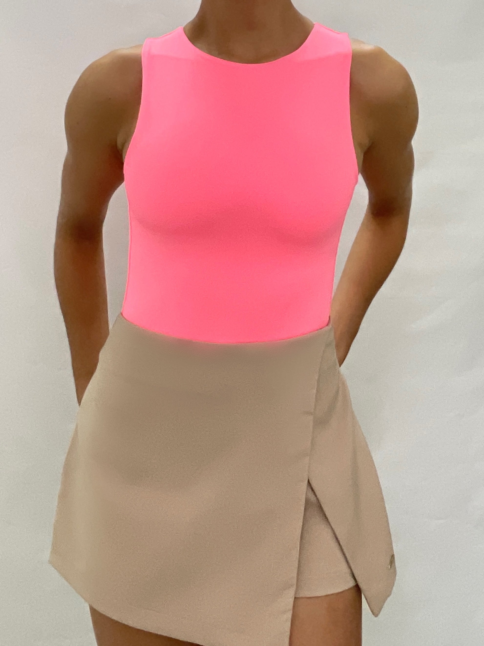 Body Manga Corta Abertura Espalda Redond