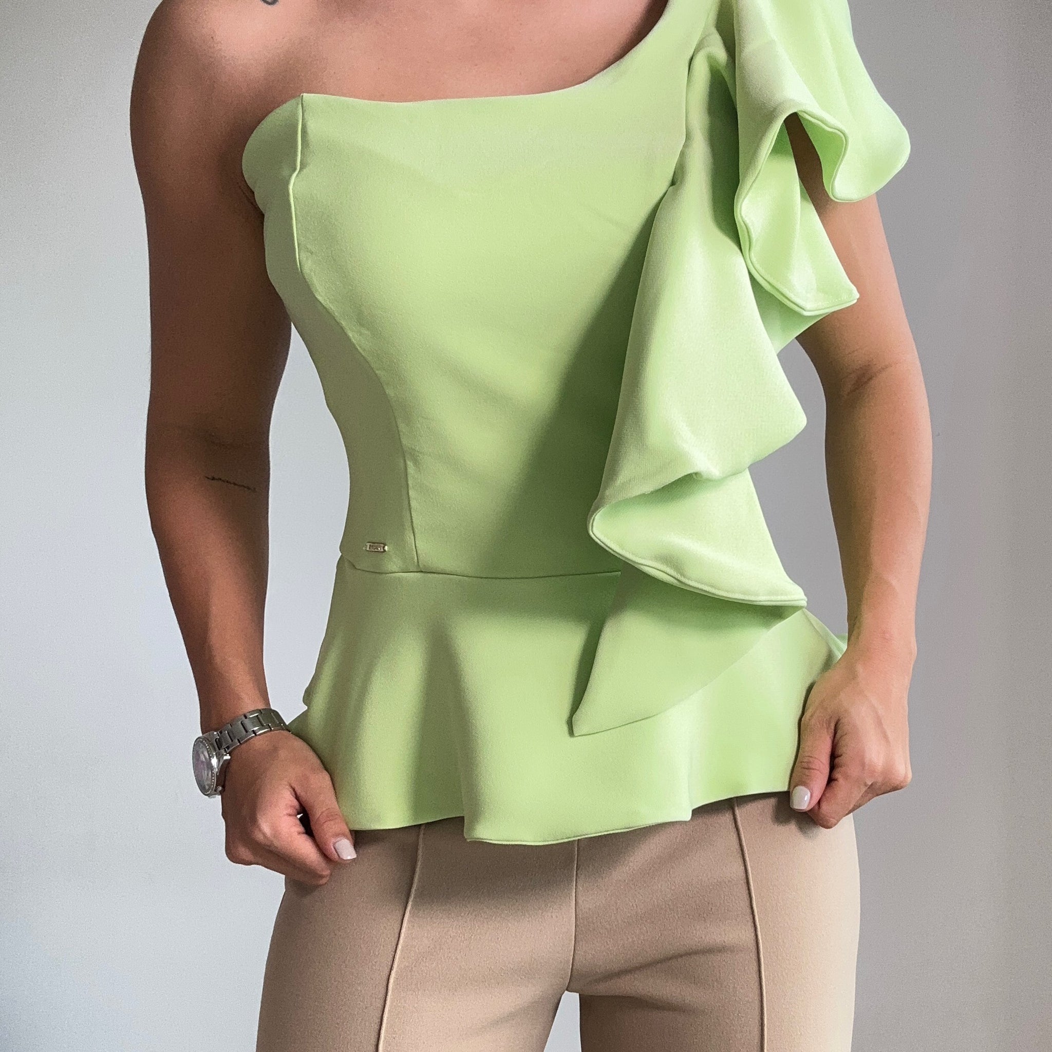 Blusa Asimetrica Bolero Lateral Cintura