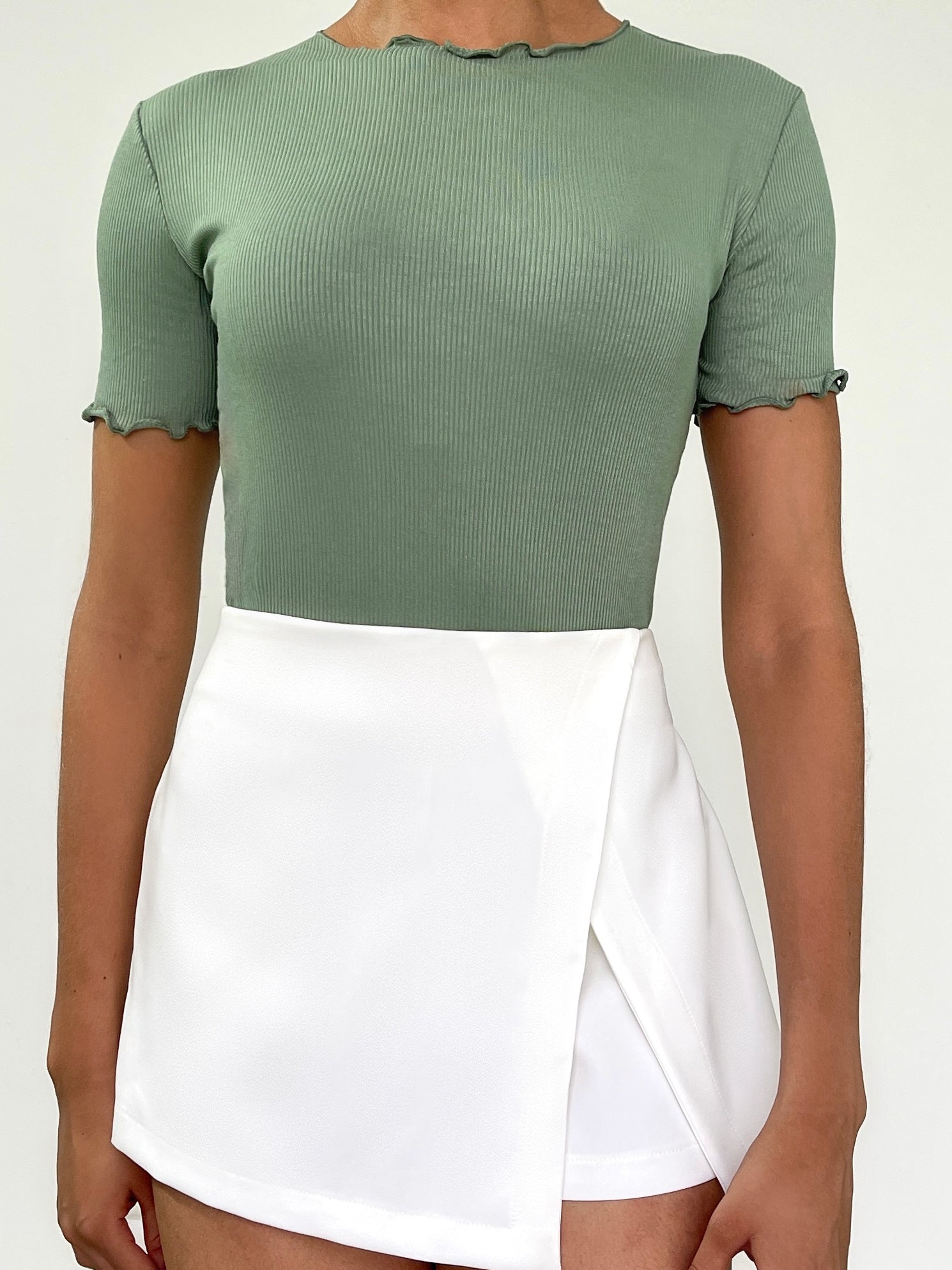 Blusa Runche En Las Mangas Y Cuello.