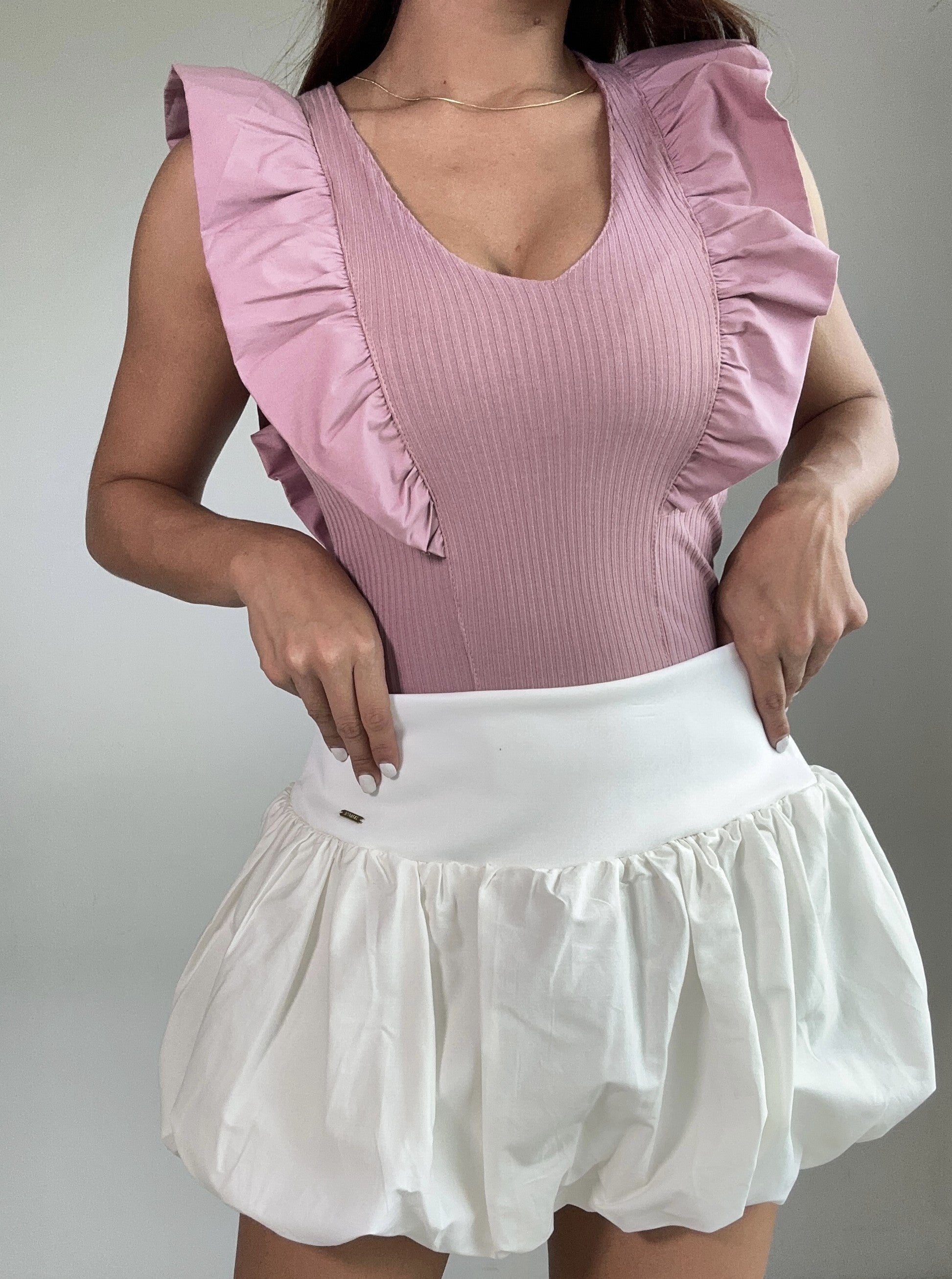 Blusa Sisa Cuello Redondo Con Volantes