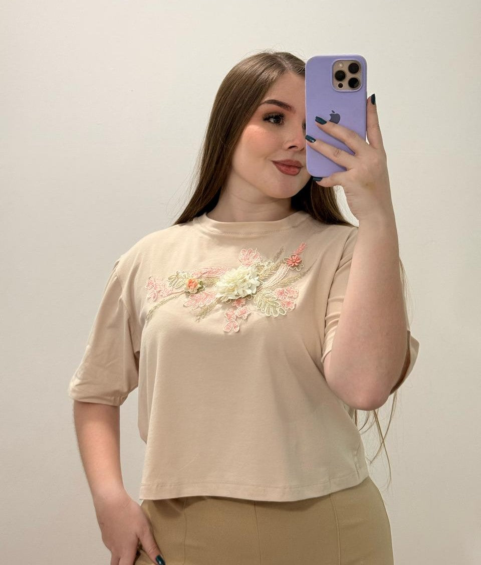 Camisa Manga Corta Aplique Flores Plus